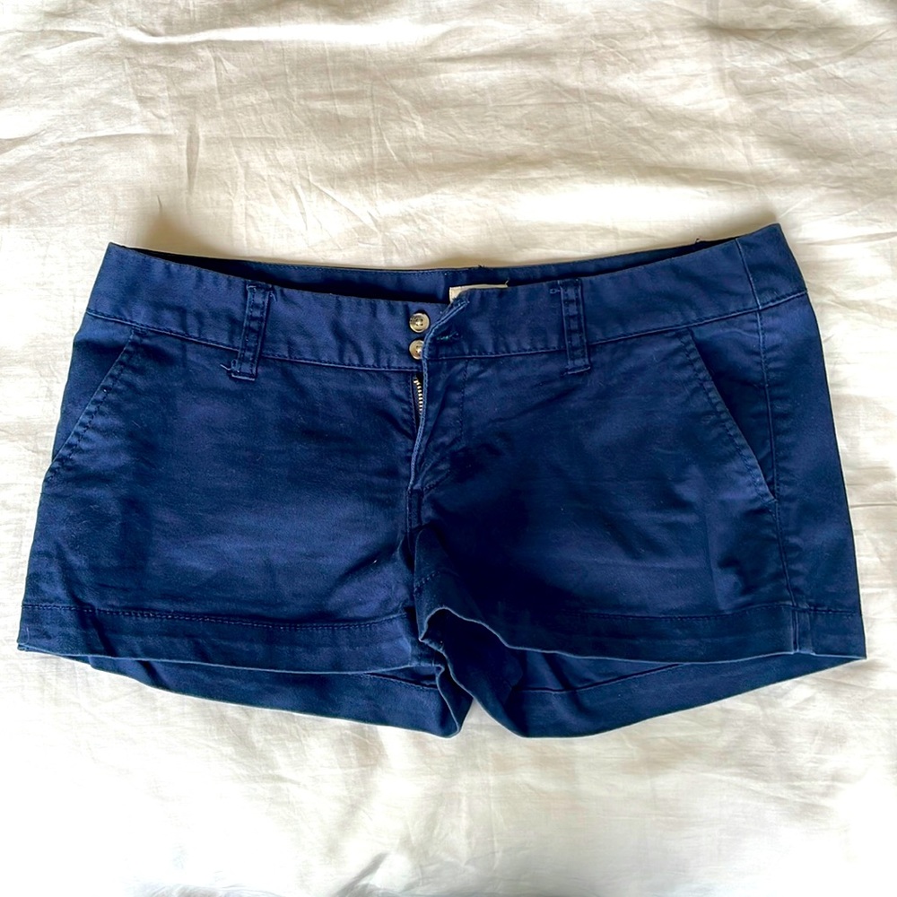 Navy mossimo shorts.
